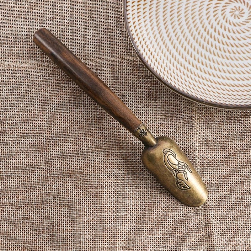 Kopida Vintage Loose Leaf Tea Scoop, Metal Tea Shovel with Wooden Handle, Multipurpose Coffee Scoop Teaspoon Measuring Shovel Spoon Household Tea Tool - Image 4